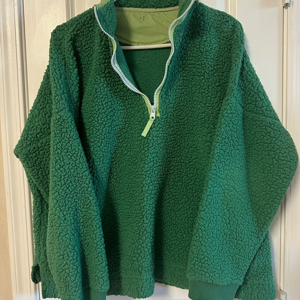 Aerie Dream Sherpa Quarter Zip Sweatshirt in green/lime - Picture 3 of 8